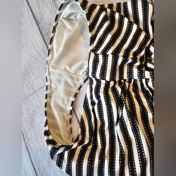 Niptuck Black White Stripe Tummy Control One Piece Swim Suit Size 10 Multi Fit - Picture 3 of 7